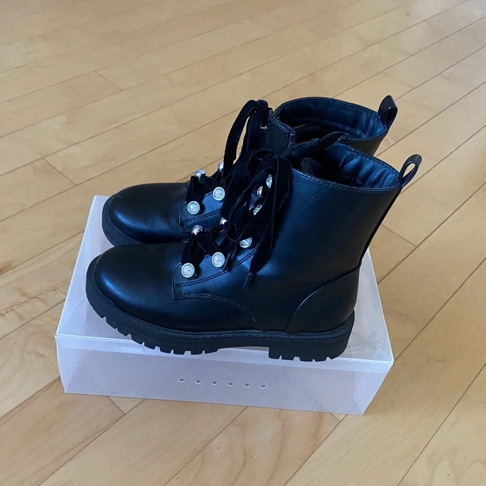Art Class Kids Black Boots Velvet Laces Iridescent Button Accents Side Zipper